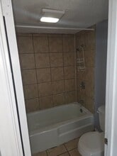 6320 Riverside Dr in Metairie, LA - Building Photo - Building Photo