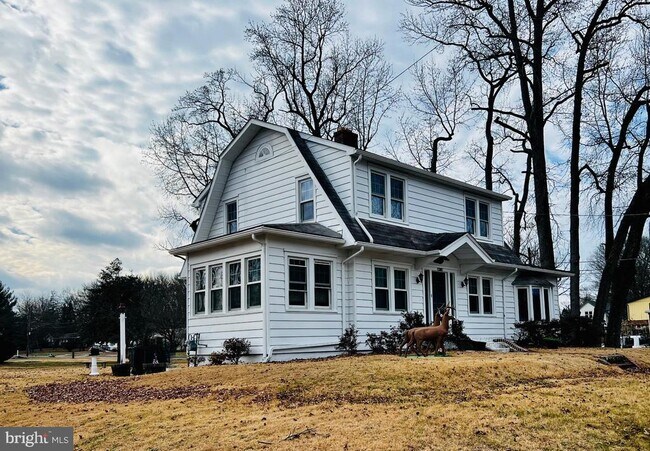 222 Berlin Rd N in Lindenwold, NJ - Foto de edificio - Building Photo