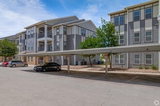Encore 281 Apartments in San Antonio, TX - Foto de edificio - Building Photo