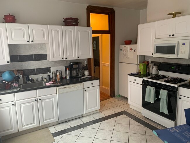 4 Litchfield St, Unit 2