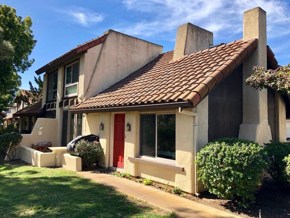 4711 Calle Reina in Santa Barbara, CA - Building Photo