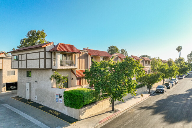 Sherman Way Townhomes in Reseda, CA - Building Photo - Building Photo