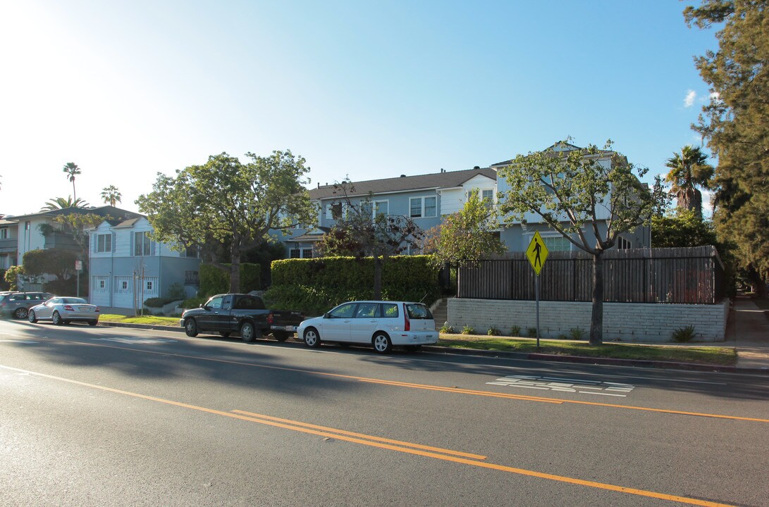 2117-2123 Montana Ave in Santa Monica, CA - Building Photo