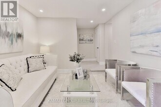 93 McMillan Dr in Oshawa, ON - Building Photo - Building Photo