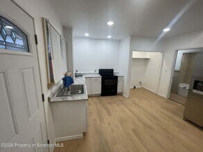 76 Brook St in Carbondale, PA - Building Photo - Building Photo