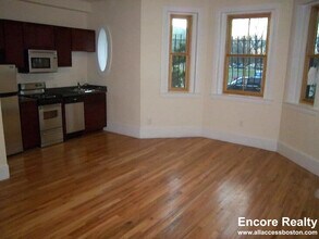 212 Hemenway St, Unit 1 in Boston, MA - Building Photo - Building Photo