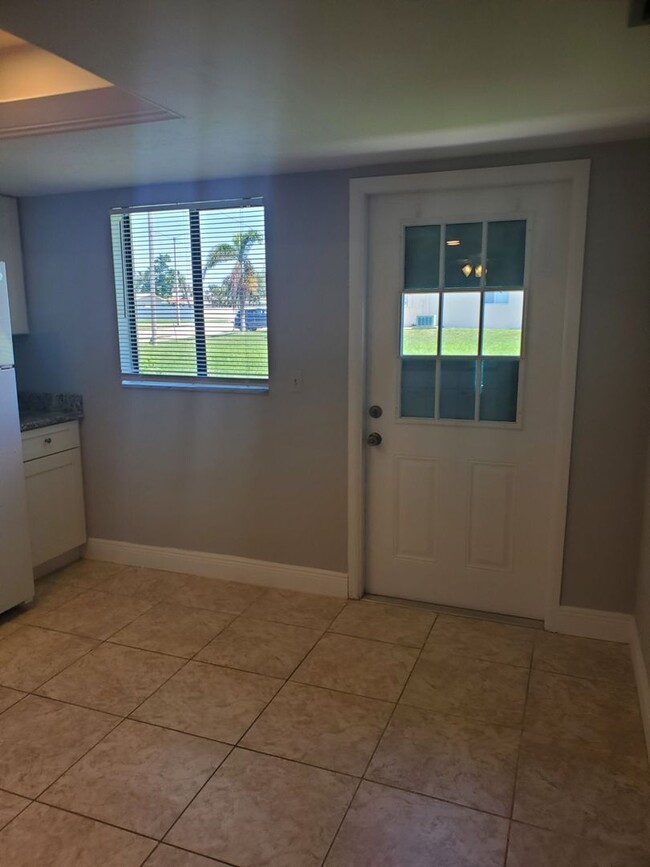 4516 Santa Barbara Blvd in Cape Coral, FL - Building Photo - Building Photo