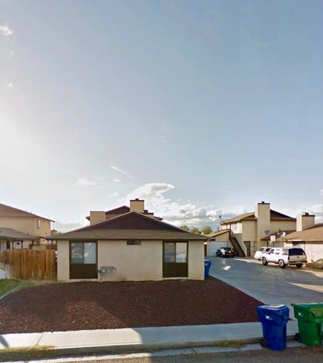 337 S Sunset St in Ridgecrest, CA - Building Photo - Building Photo
