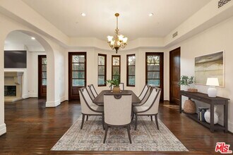 823 Yale St in Santa Monica, CA - Building Photo - Building Photo