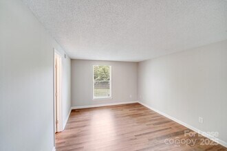 8539 Glenway Ct in Charlotte, NC - Building Photo - Building Photo