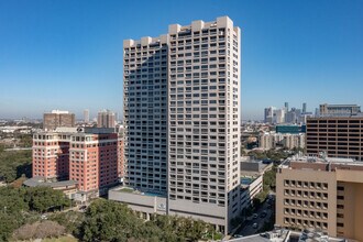 Warwick Towers in Houston, TX - Building Photo - Building Photo