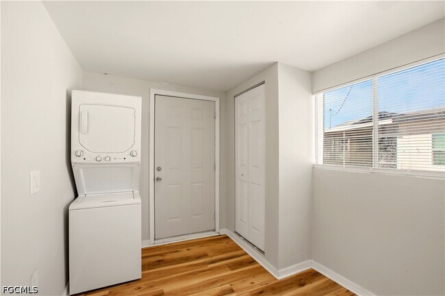 1640 Daniels Dr in North Fort Myers, FL - Building Photo - Building Photo