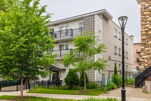 Villa Rodrigues in Montréal, QC - Building Photo