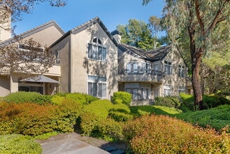 Carmel Summit in San Diego, CA - Foto de edificio - Building Photo