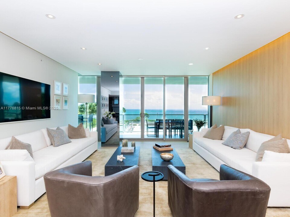 360 Ocean Dr, Unit 304S in Key Biscayne, FL - Building Photo