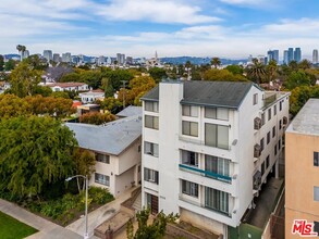 2008 S Bentley Ave in Los Angeles, CA - Foto de edificio - Building Photo