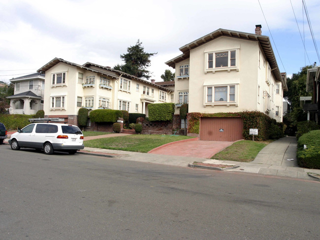 Hillegass Court Apartments in Berkeley, CA - Building Photo - Building Photo