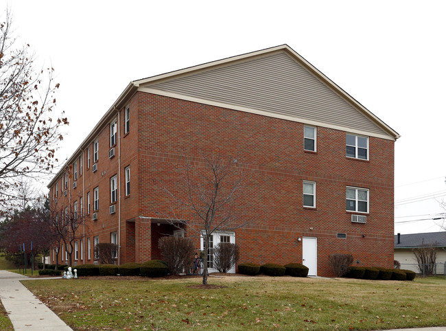 Calvary Plaza - Affordable Housing in Muncie, IN - Foto de edificio - Building Photo