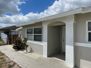 1248 Columbus Blvd in Ft. Myers, FL - Building Photo - Building Photo