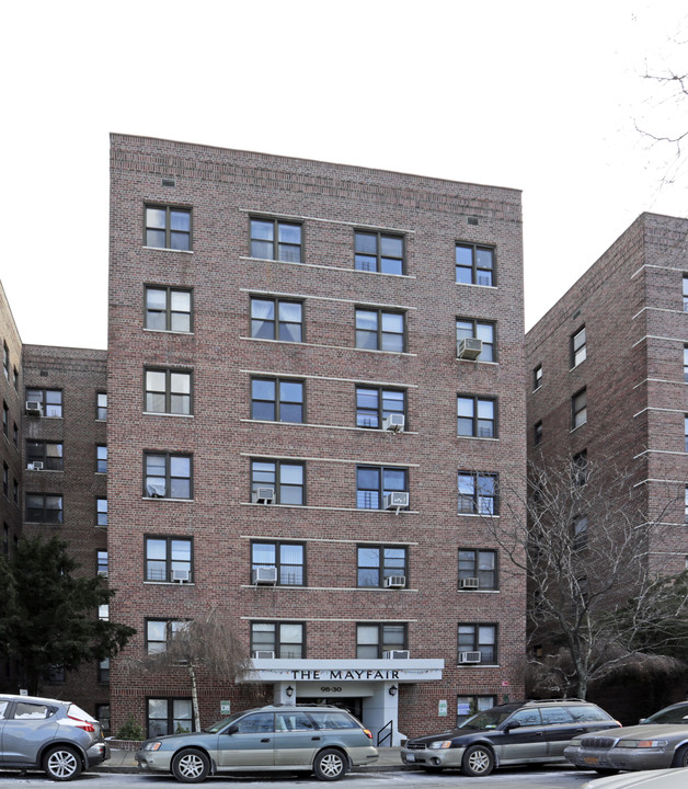 98-30 67th Avenue in Flushing, NY - Foto de edificio