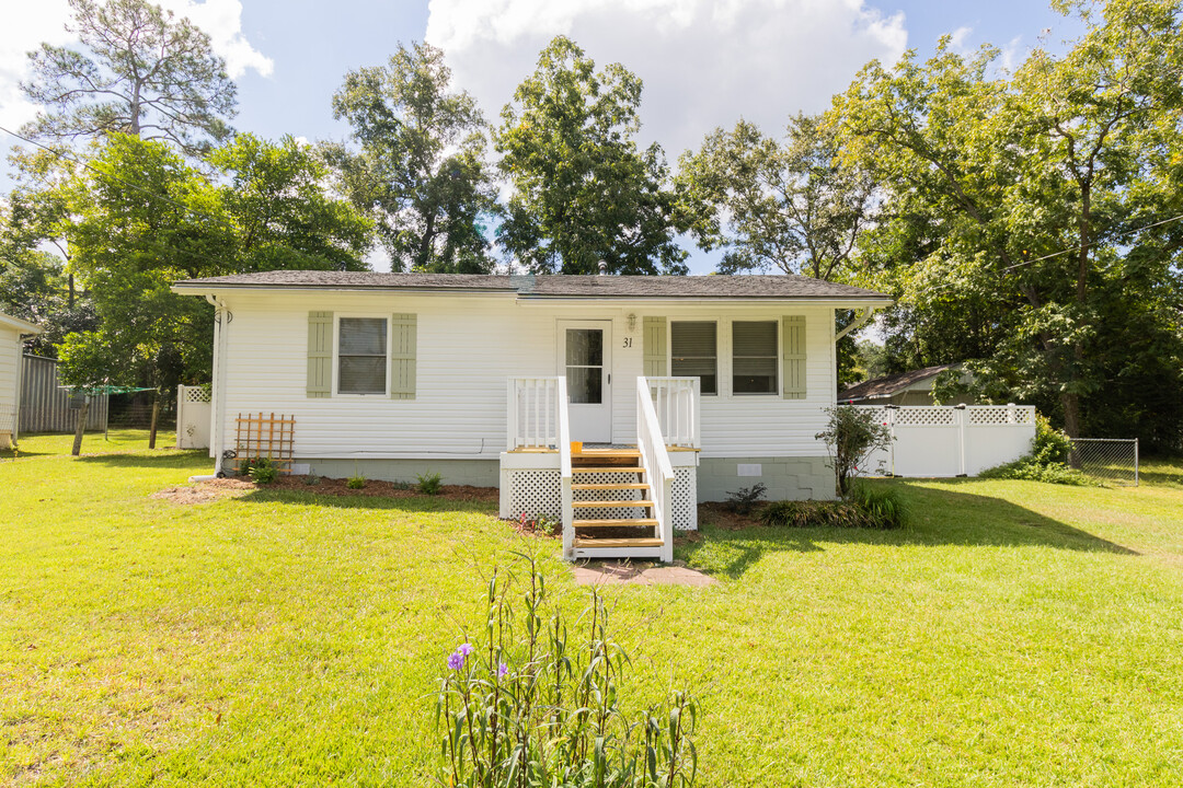 31 N Easy St in Statesboro, GA - Building Photo