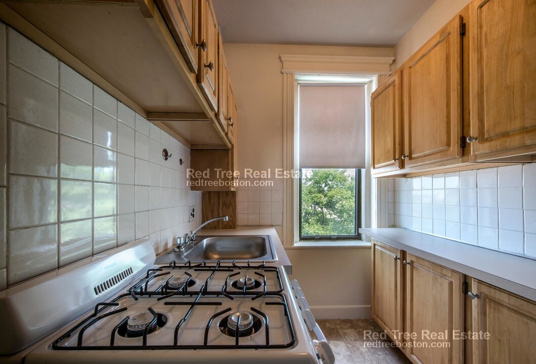 1148 Commonwealth Ave in Boston, MA - Building Photo