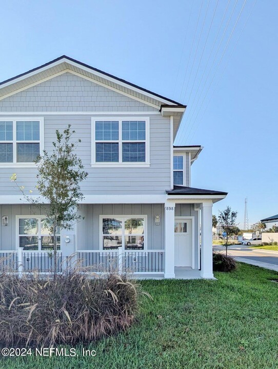 898 5th Ave N in Jacksonville Beach, FL - Foto de edificio