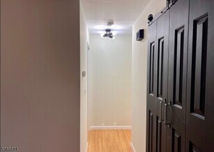 17 Briarwood Path in Clark, NJ - Building Photo - Building Photo
