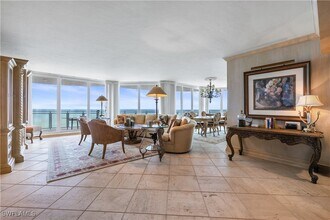8231 Bay Colony Dr in Naples, FL - Building Photo - Building Photo