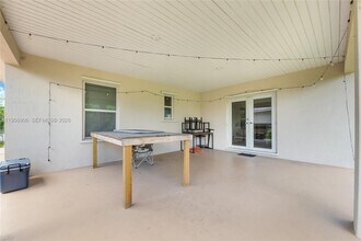 6881 SW 27th St in Miami, FL - Building Photo - Building Photo