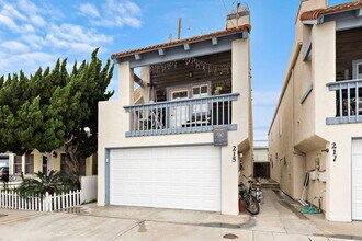 215 20th St in Newport Beach, CA - Building Photo - Building Photo