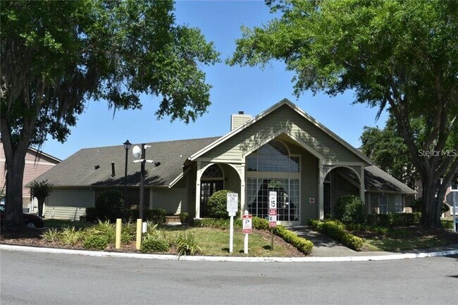 10305 N Alafaya Trail in Orlando, FL - Building Photo - Building Photo