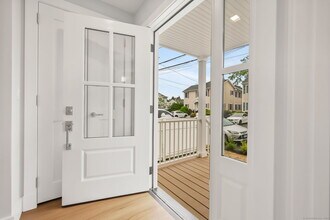 7 Cos Cob Ave in Greenwich, CT - Building Photo - Building Photo