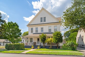 318 Suburban Ave in Fairfield, CT - Building Photo - Building Photo