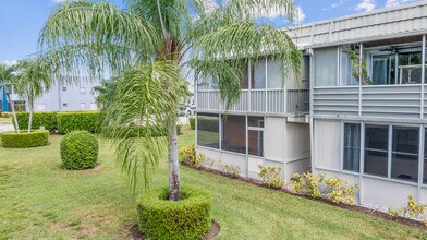 723 Flanders Dr in Delray Beach, FL - Building Photo - Building Photo