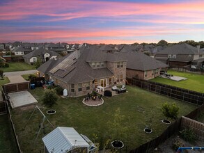 1074 Waverly Dr in Hewitt, TX - Building Photo - Building Photo