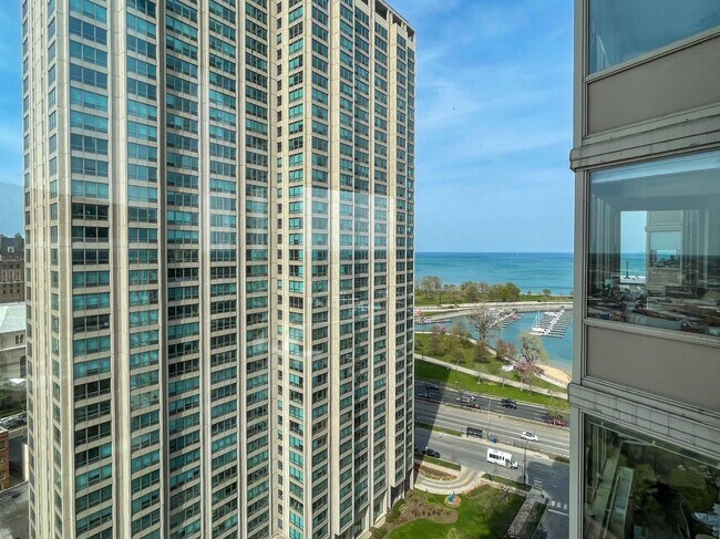 property at 525 W Hawthorne Pl