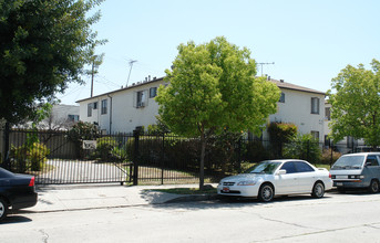 914 S Gramercy Dr in Los Angeles, CA - Building Photo - Building Photo