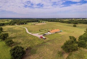 655 Loftice Rd in Gunter, TX - Building Photo