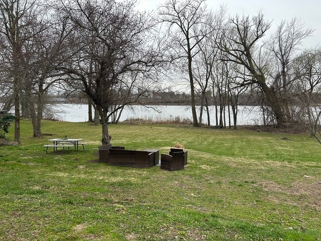 30 Canal St in South Hadley, MA - Building Photo - Building Photo