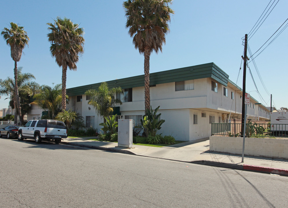 Doty Avenue Apartments in Hawthorne, CA - Building Photo