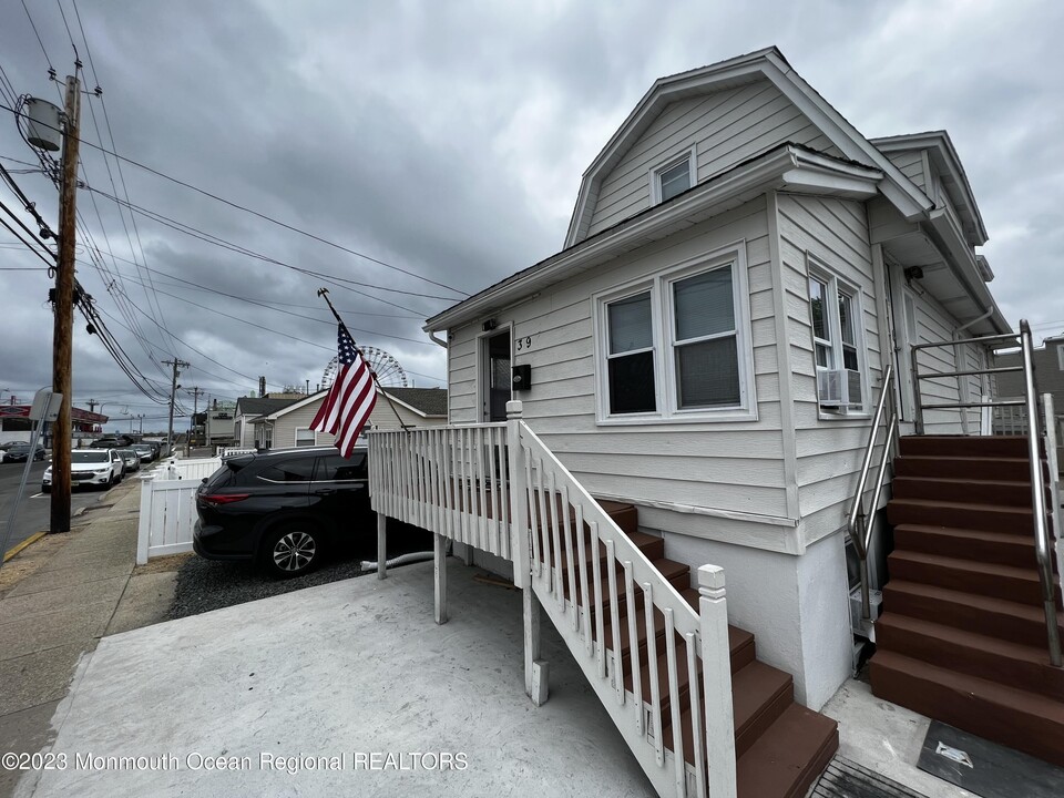 39 Sheridan Ave-Unit -A in Seaside Heights, NJ - Foto de edificio