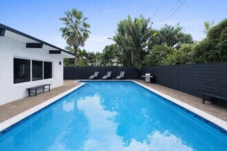 100 NE 22nd St in Wilton Manors, FL - Foto de edificio - Building Photo