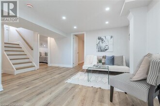 213 Thorner Dr in Hamilton, ON - Building Photo - Building Photo