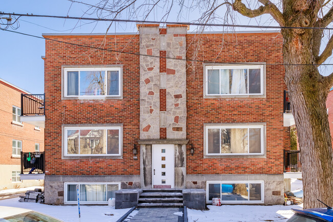 3790 Édouard-Montpetit Boul in Montréal, QC - Building Photo - Building Photo