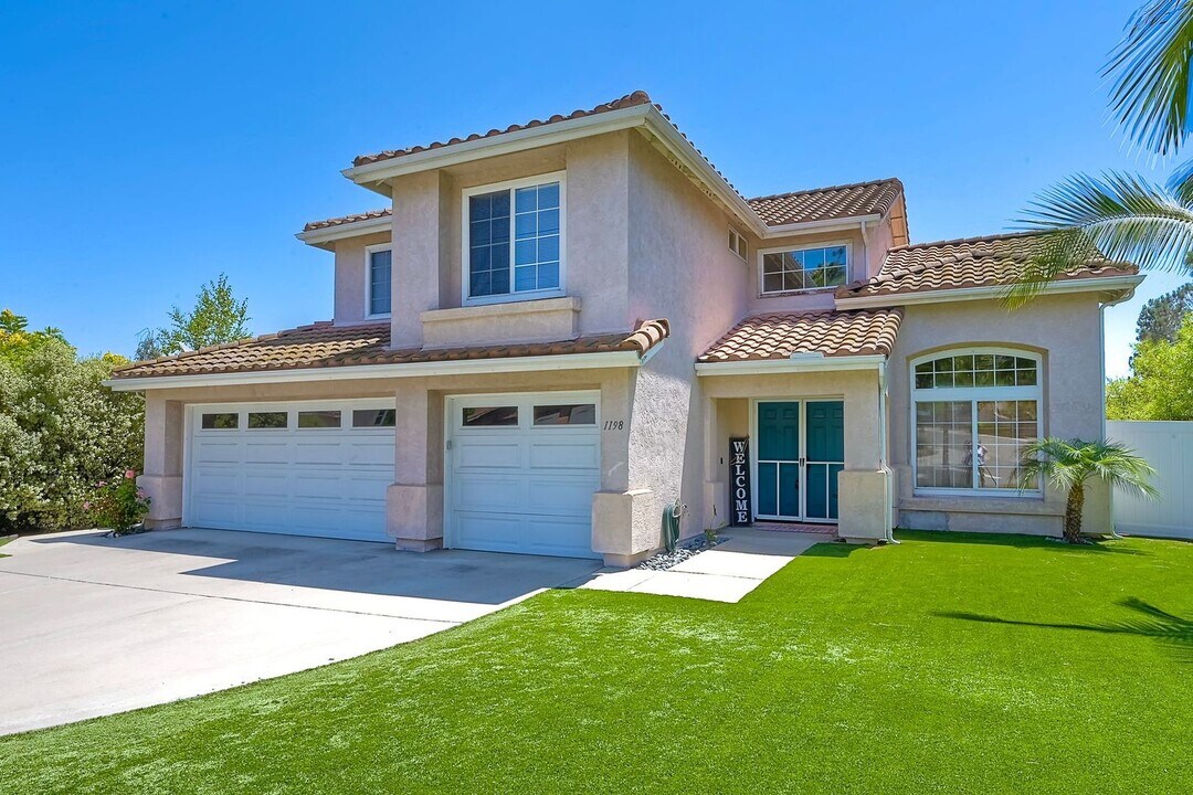 1198 Sunbright Dr in Oceanside, CA - Building Photo