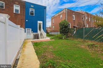 2819 Bookert Dr in Baltimore, MD - Foto de edificio - Building Photo