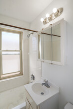 911 W Lawrence Ave, Unit #205 in Chicago, IL - Building Photo - Building Photo