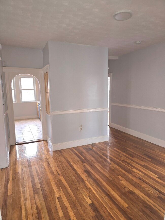 15 Mora St, Unit 15 Mora in Boston, MA - Foto de edificio - Building Photo
