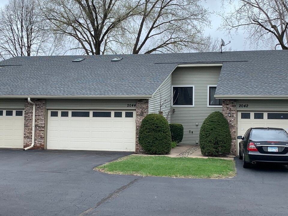 2044 Bradley St in Maplewood, MN - Building Photo